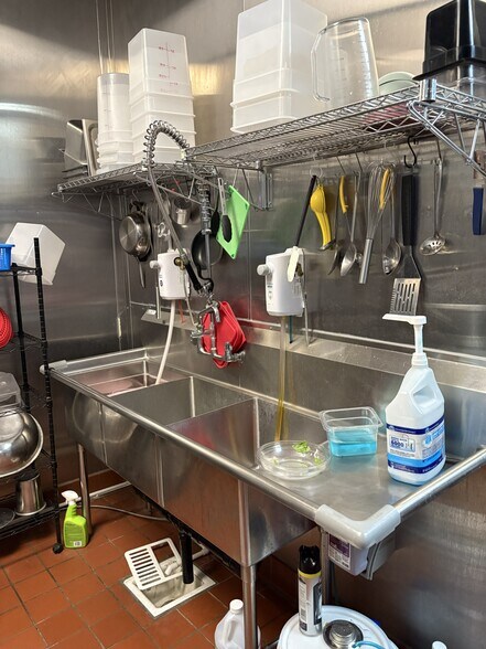 More Photos Of 1661 E Monte Vista Ave, Vacaville General Retail For Lease