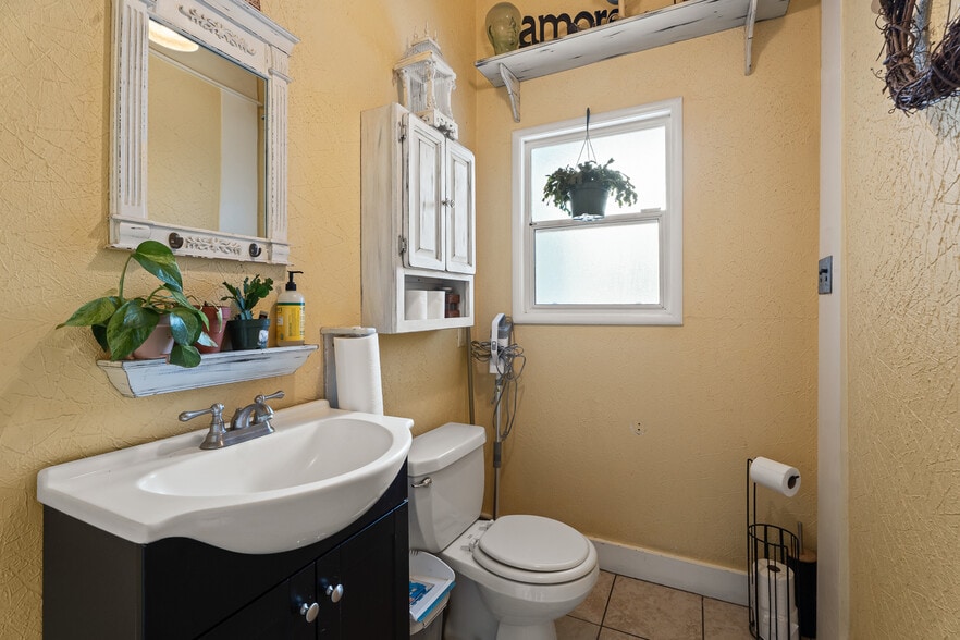More Photos Of 704 N State St, Ukiah Medical For Sale