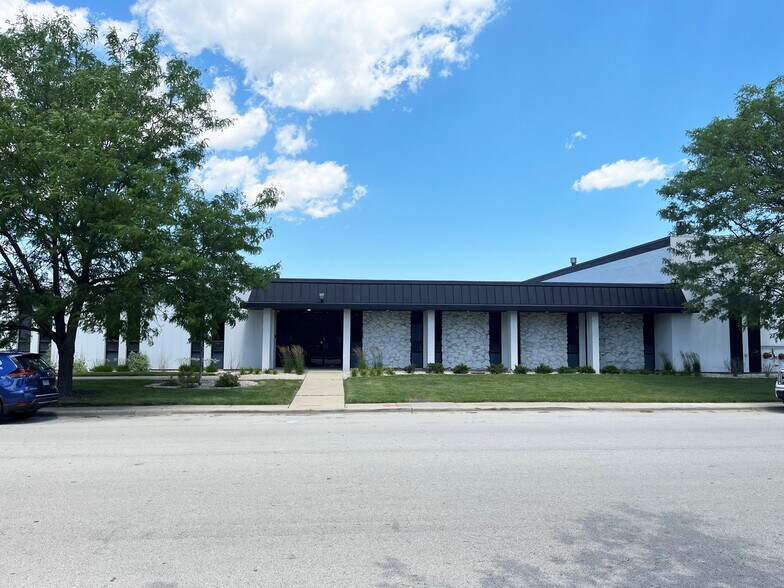 Primary Photo Of 1400 Greenleaf Ave, Elk Grove Village Warehouse For Sale