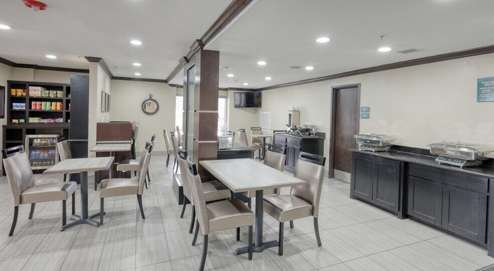 More Photos Of 889 W Bay Area Blvd, Webster Hotel For Sale