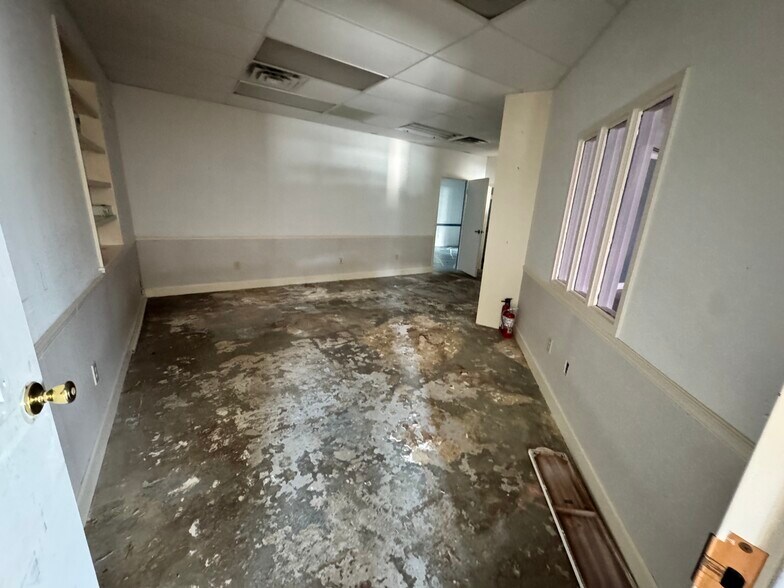 More Photos Of 421 N Gilmer Ave, Lanett General Retail For Sale