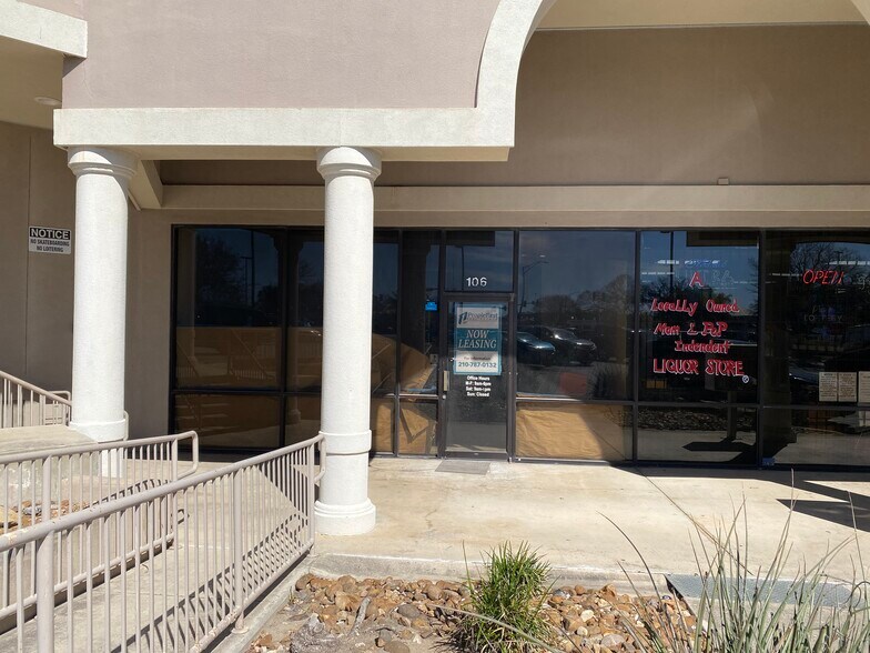More Photos Of 19202 Stone Oak Pky, San Antonio Storefront Retail Office For Lease