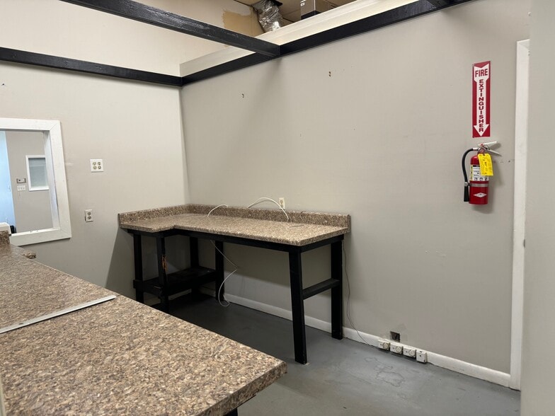 More Photos Of 3100 Mercer University Dr, Macon-Bibb Warehouse For Lease