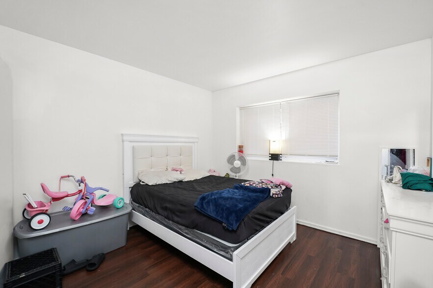 More Photos Of 1905-1913 Saint Charles Rd, Maywood Apartments For Sale