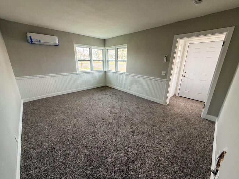 More Photos Of 11 N Walnut St, Iola Apartments For Sale