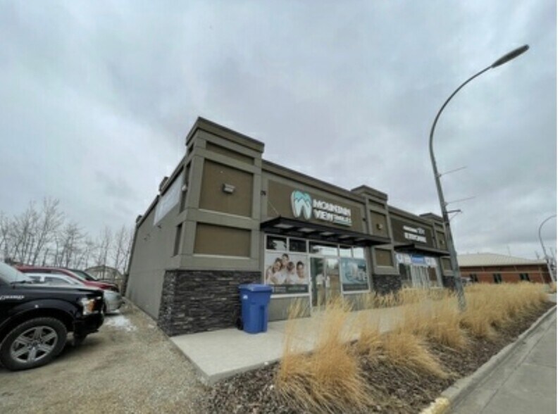 Primary Photo Of 208 10th Ave, Carstairs Storefront Retail Office For Sale