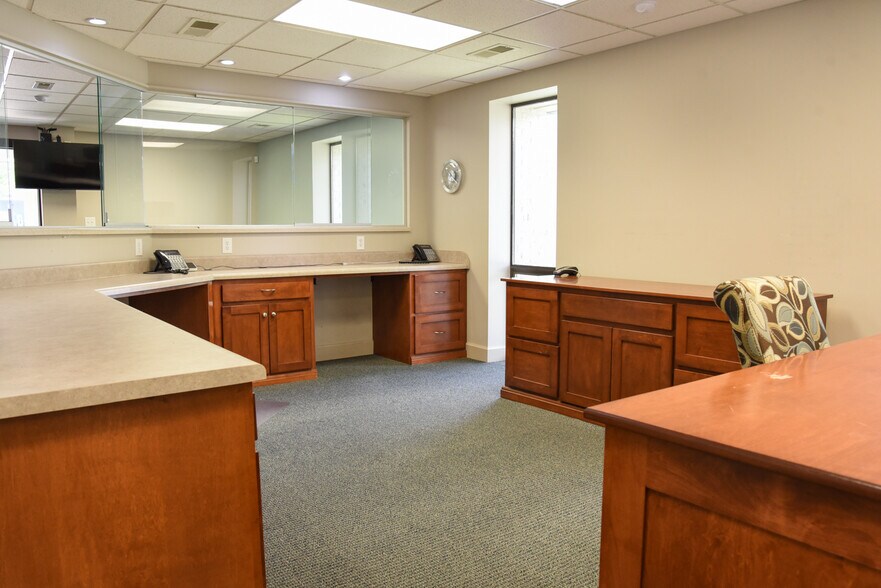 More Photos Of 1302 Somerville Rd, Decatur Freestanding For Lease