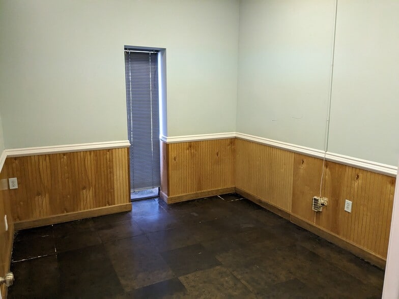 More Photos Of 5025 Old York Rd, Rock Hill Distribution For Lease