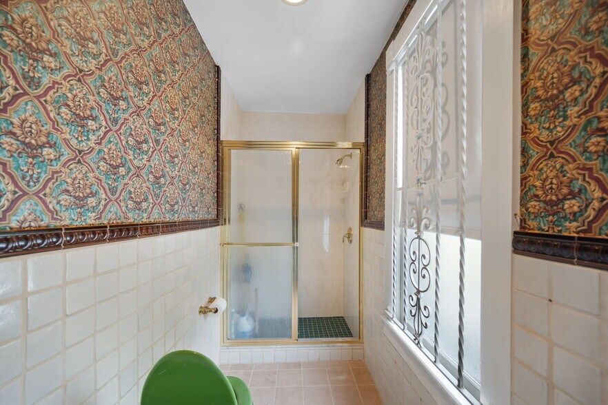 More Photos Of 339 S Ridgewood Ave, Daytona Beach Office Residential For Sale