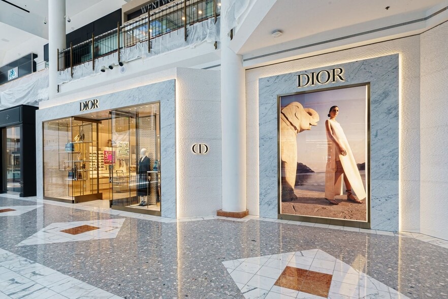 More Photos Of 2001 International Dr, McLean General Retail For Lease