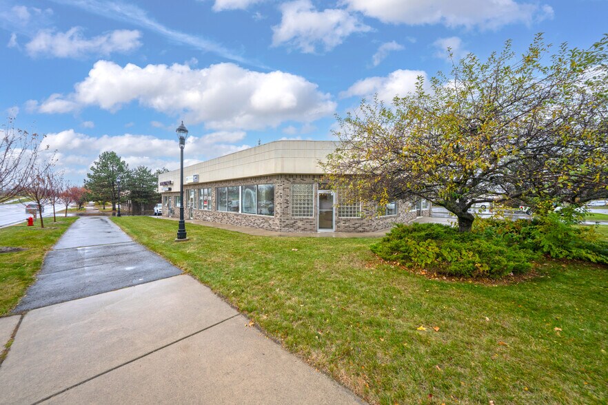 More Photos Of 2250 Pontiac Rd, Auburn Hills Office For Lease