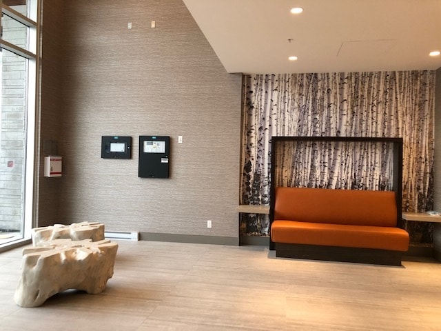 More Photos Of 38033-38041 2 Av, Squamish Office Residential For Lease