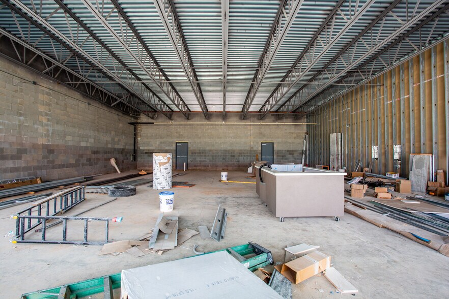 More Photos Of 19676 N Interstate 35, West General Retail For Lease