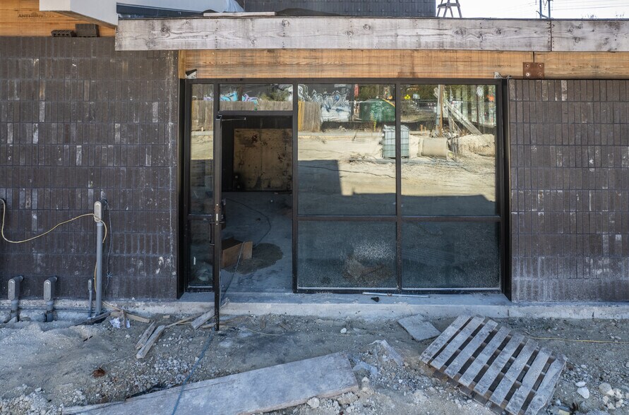 More Photos Of 5621 Emerald Forest Dr, Austin Restaurant For Lease