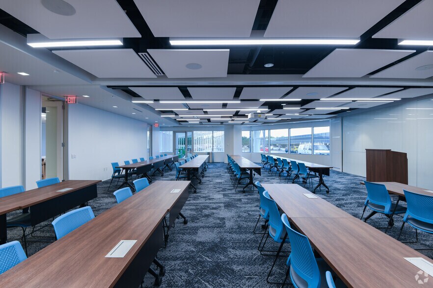 More Photos Of 1300 Post Oak Blvd, Houston Office For Lease