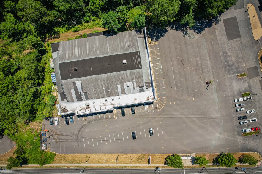 More Photos Of 3550 Rt 27, Kendall Park Freestanding For Lease