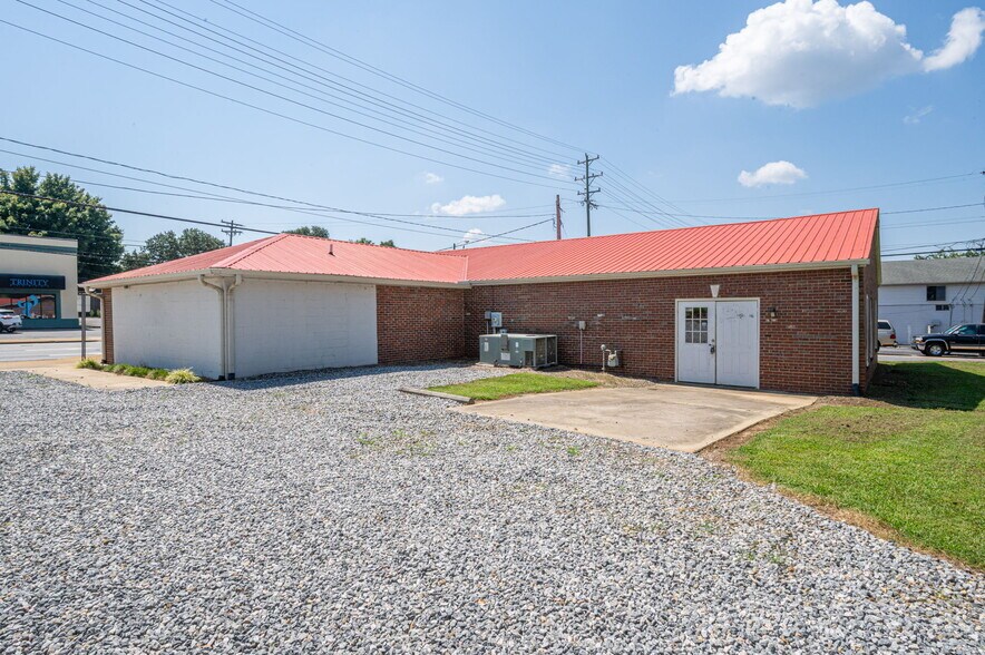 More Photos Of 2303 E Main St, Lincolnton Office For Sale