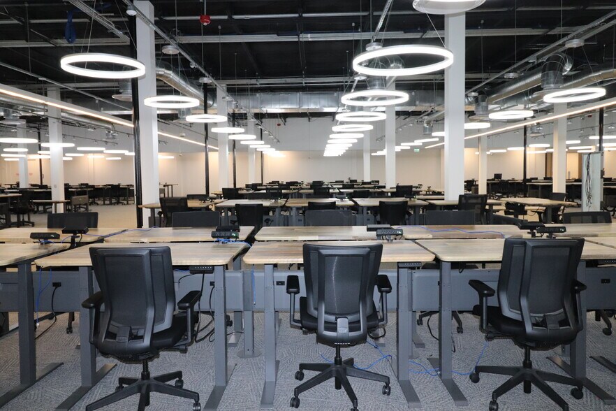 More Photos Of 3662 W Camp Wisdom Rd, Dallas General Retail For Lease