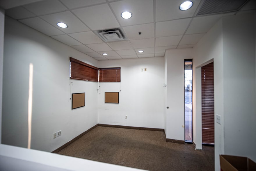 More Photos Of 10240 W Indian School Rd, Phoenix Medical For Lease