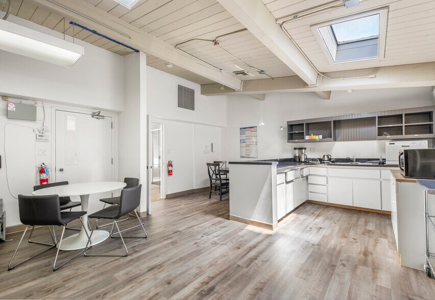 More Photos Of 580 College Ave, Palo Alto Office For Sale