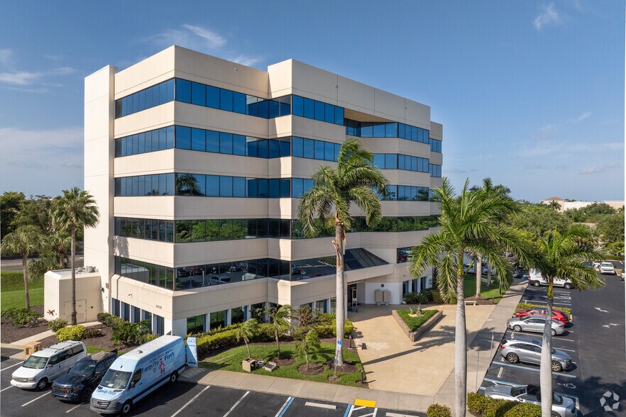 More Photos Of 12730 New Brittany Blvd, Fort Myers Unknown For Lease