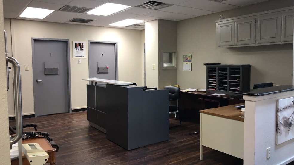 More Photos Of 1010 E Wheatland Rd, Duncanville Medical For Lease