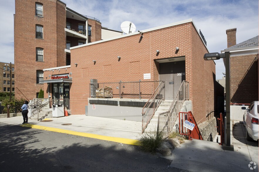 More Photos Of 3524-3526 Connecticut Ave NW, Washington Drugstore For Lease