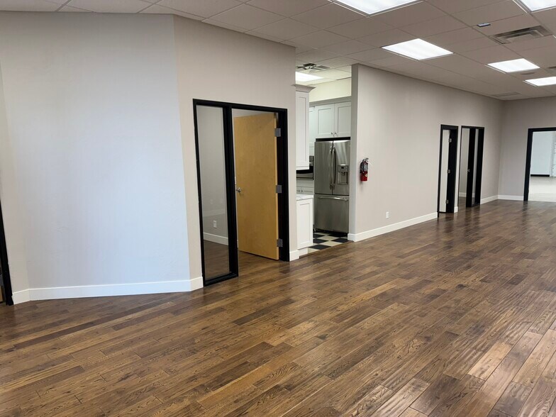 More Photos Of 7655 E Redfield Rd, Scottsdale Light Distribution For Lease