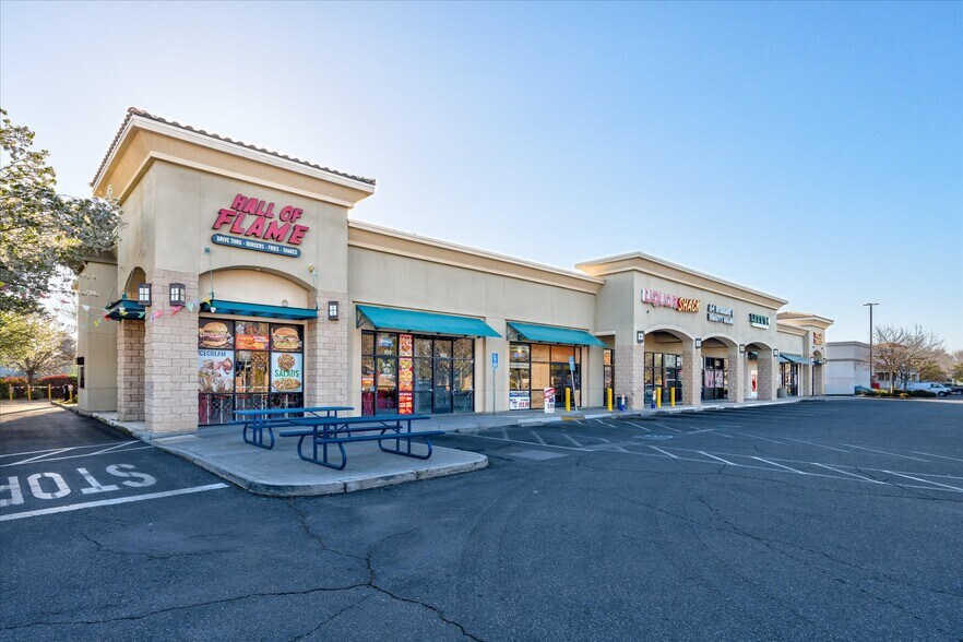 More Photos Of 2450 N Brawley Ave, Fresno Freestanding For Lease