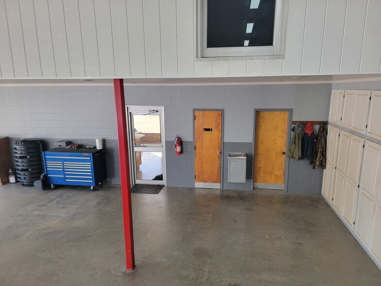 More Photos Of 1106 Goodale Ave, Camden Flex For Sale