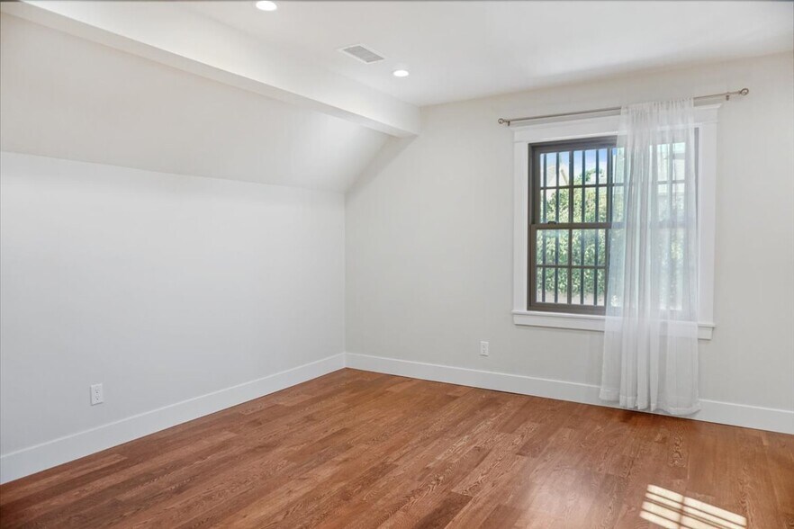 More Photos Of 1191 E Walnut St, Pasadena Office Residential For Sale