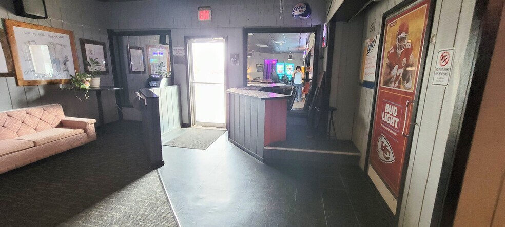 More Photos Of 118 E Jackson Ave, Iola General Retail For Sale