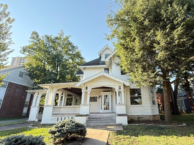 More Photos Of 800 E Walnut St, Springfield Office Residential For Sale