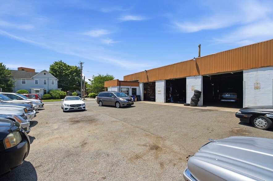 More Photos Of 19 Seaman Ave, Bethpage Warehouse For Sale