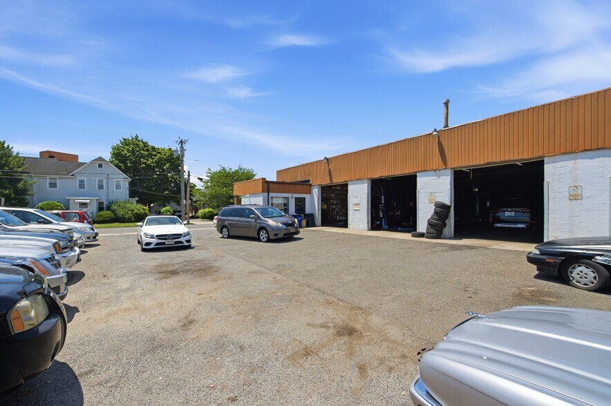 More Photos Of 19 Seaman Ave, Bethpage Warehouse For Sale
