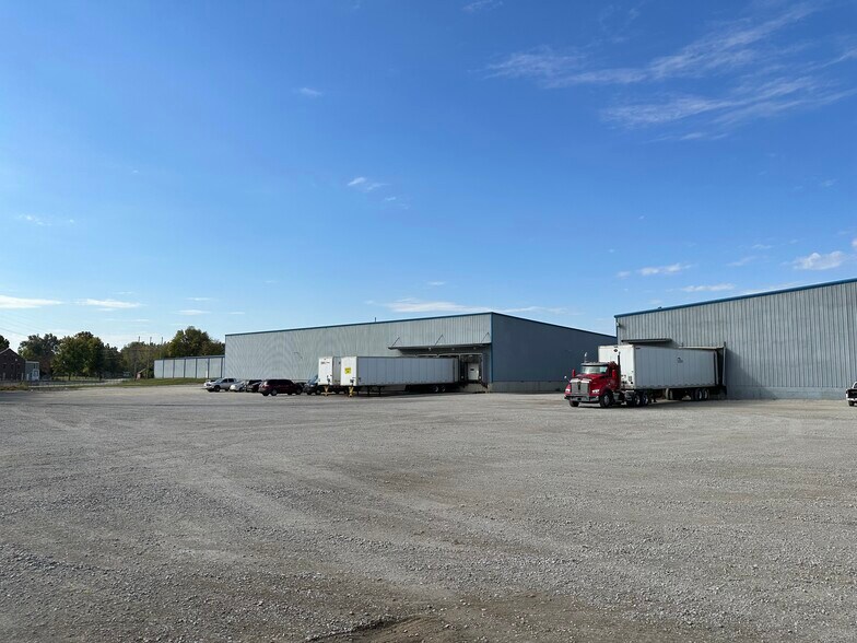 More Photos Of 1100 N Washington St, Delphi Distribution For Lease