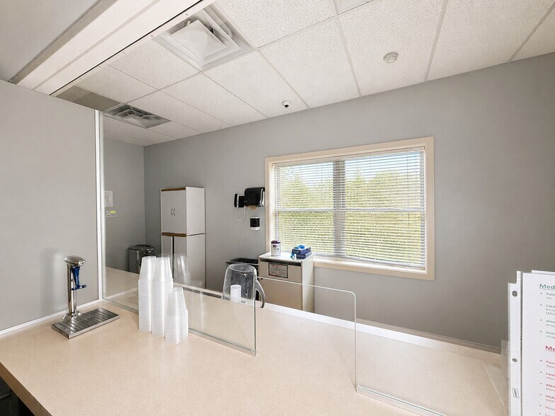 More Photos Of 111 Hamilton St, Mexico Office For Sale