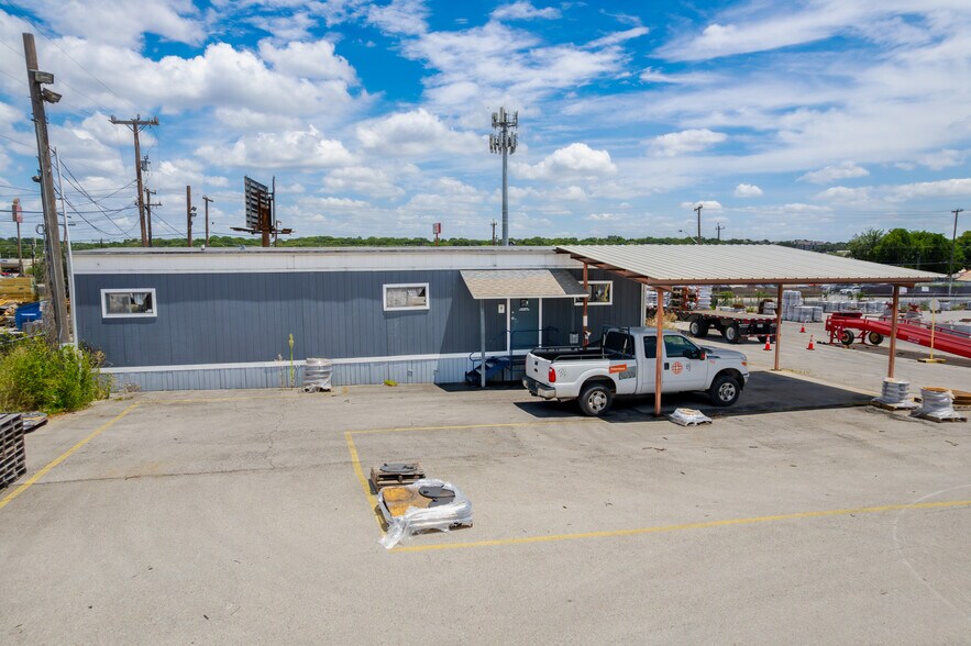 More Photos Of 4350 Naco Pass, San Antonio Service For Sale