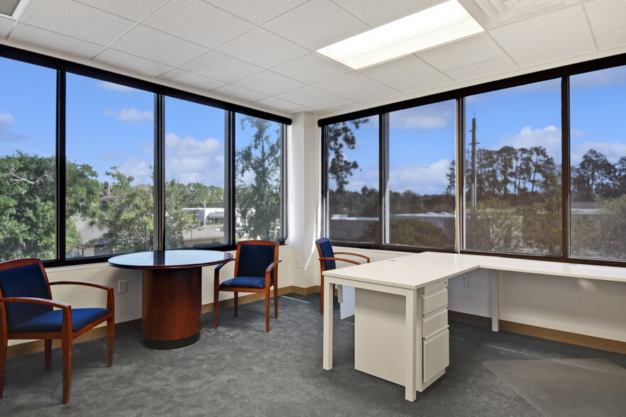 More Photos Of 9512 Sunbeam Center Dr, Jacksonville Office For Lease