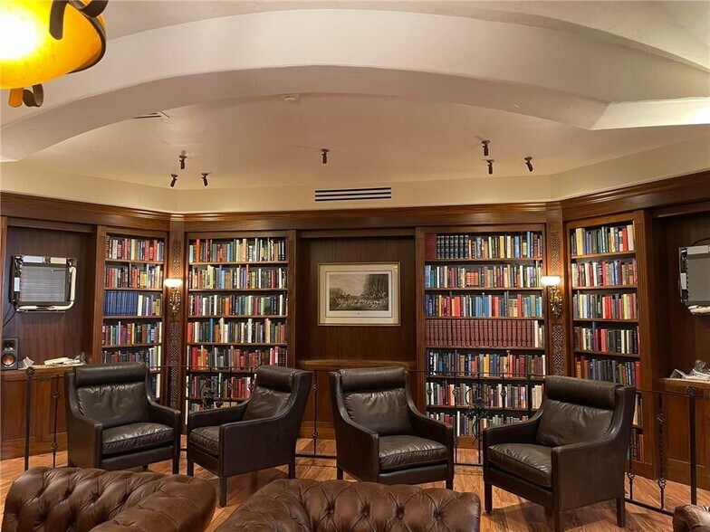 More Photos Of 211 Kenmawr Ave, Braddock Restaurant For Sale