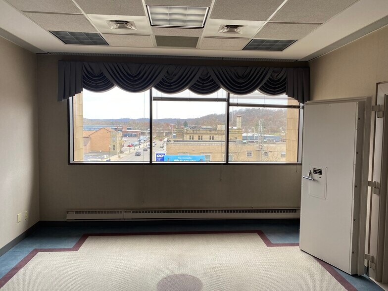 More Photos Of 434 Main St, Zanesville Office For Lease