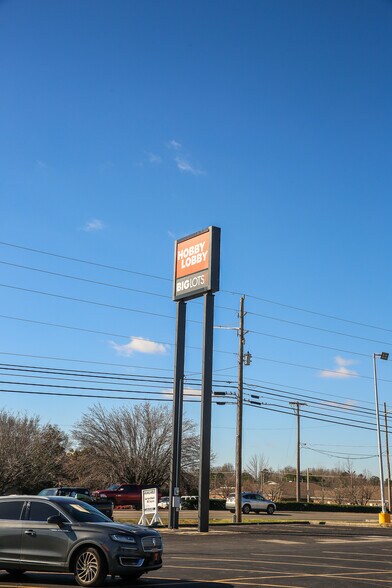 More Photos Of 1806 N Jackson St, Tullahoma Freestanding For Lease