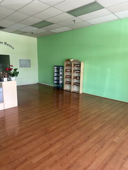 More Photos Of 843 W Foothill Blvd, Claremont Storefront Retail Office For Lease
