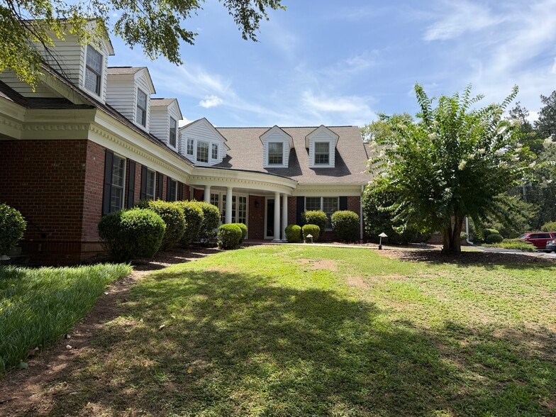 More Photos Of 120 Applecross Rd, Pinehurst Office For Lease