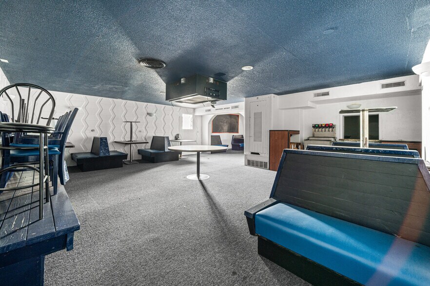 More Photos Of 2430 Lake Ave, Pueblo Bar For Sale