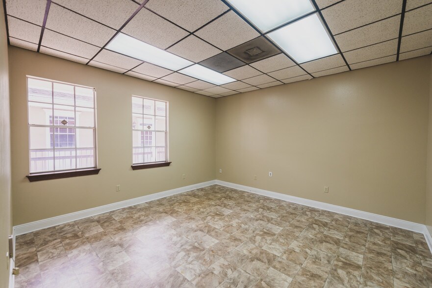 More Photos Of 2002 20th St, Kenner Office For Sale