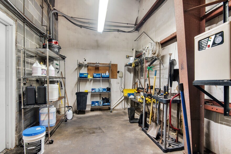 More Photos Of 3061 Gulf Breeze Pky, Gulf Breeze Carwash For Sale