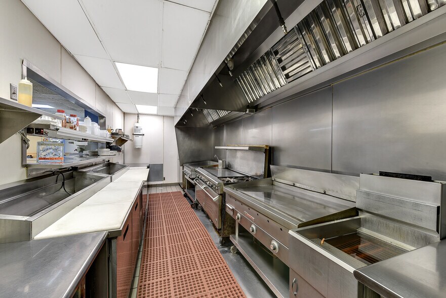 More Photos Of 2828 S Lyndale Ave, Minneapolis Restaurant For Sale