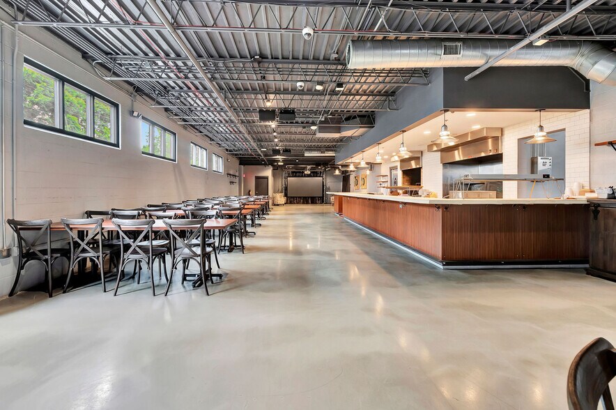 More Photos Of 3717 Jonlen Dr, Fairfax Flex For Lease