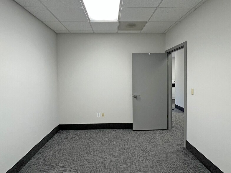 More Photos Of 2700-2730 W 21st St, Erie Office For Lease